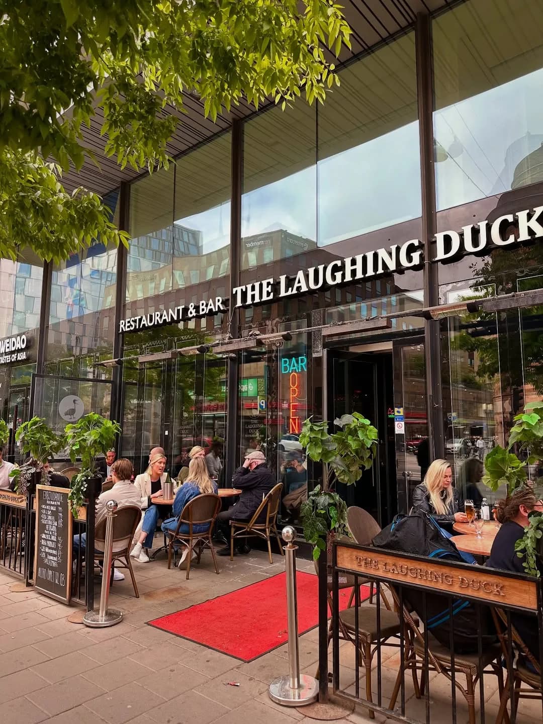 Laughing Duck - Restaurant & Bar
